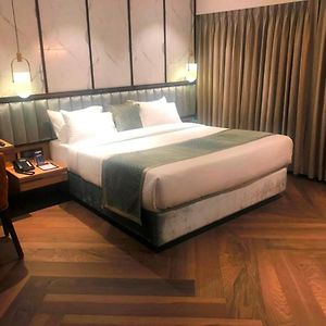 Grand Room King Bed